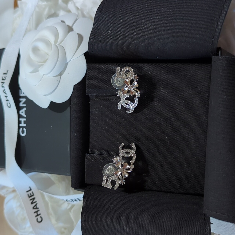 Chanel lucky 5 clover earrings